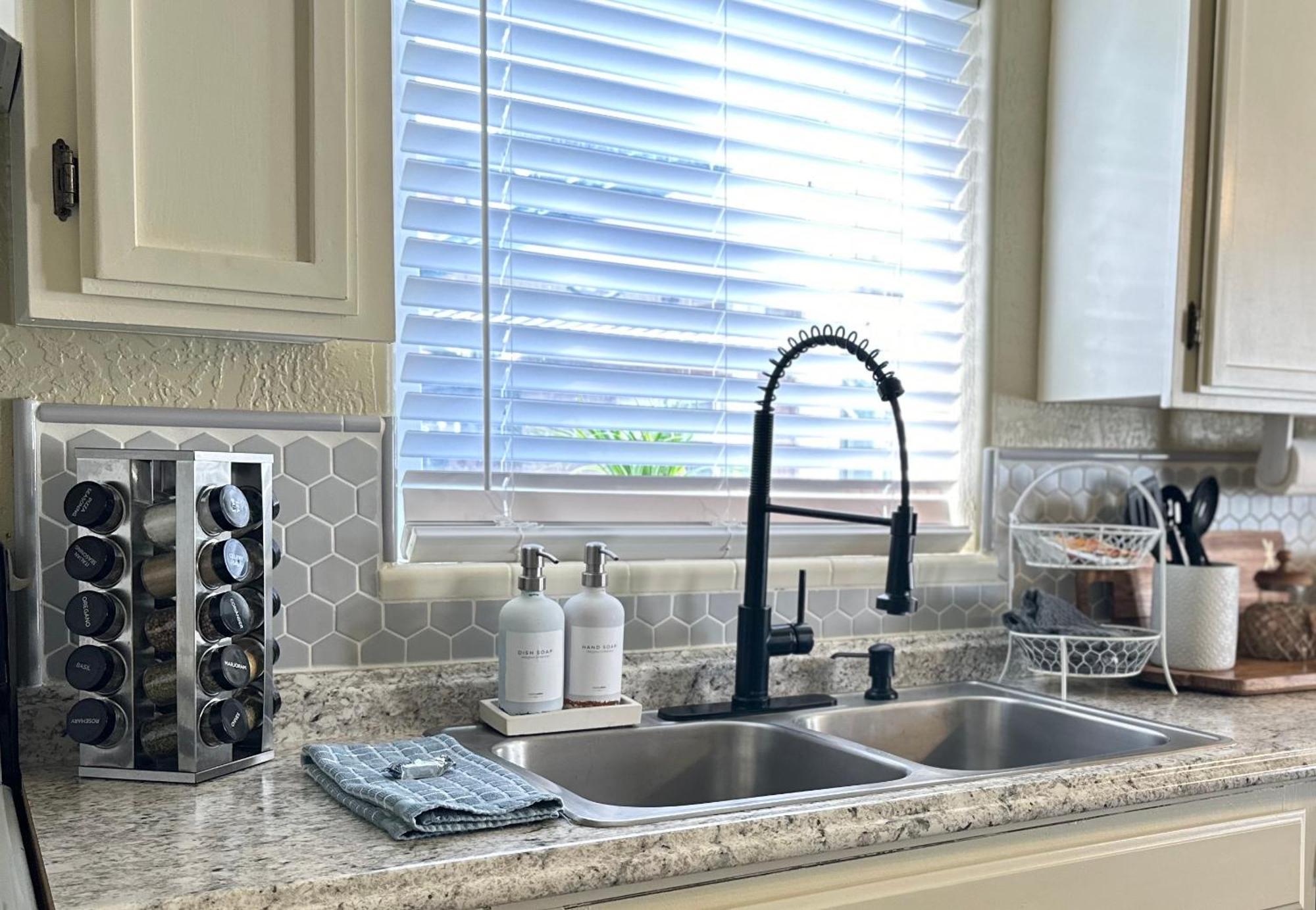 Near Downtown- Kitchen-Washerdryer-Parking Medford Luaran gambar