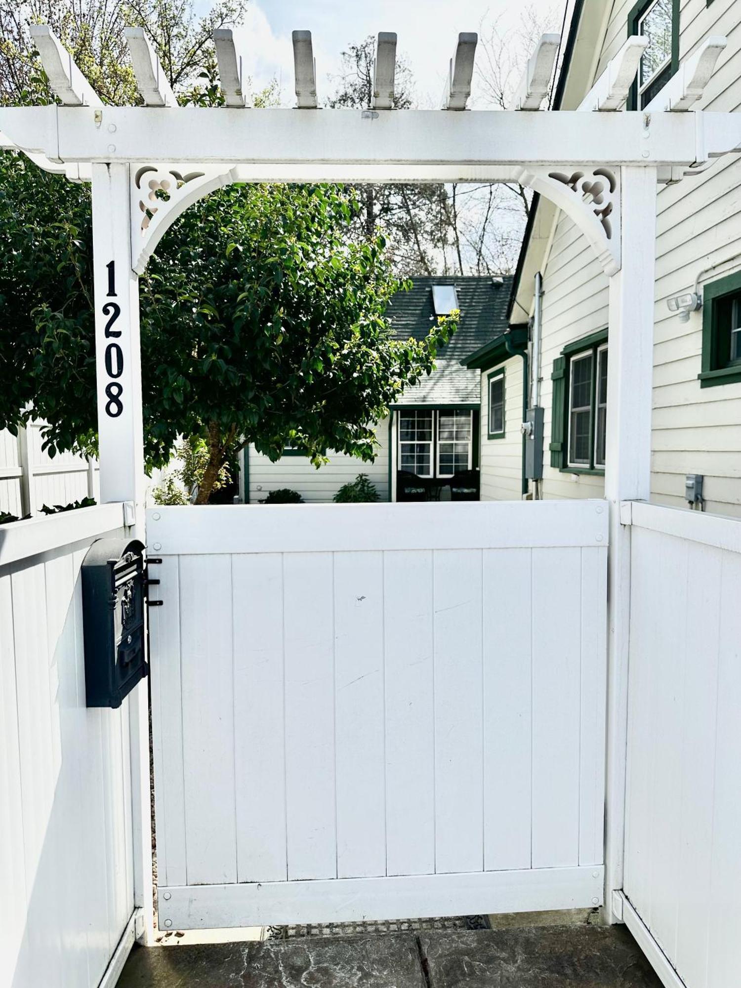 Near Downtown- Kitchen-Washerdryer-Parking Medford Luaran gambar