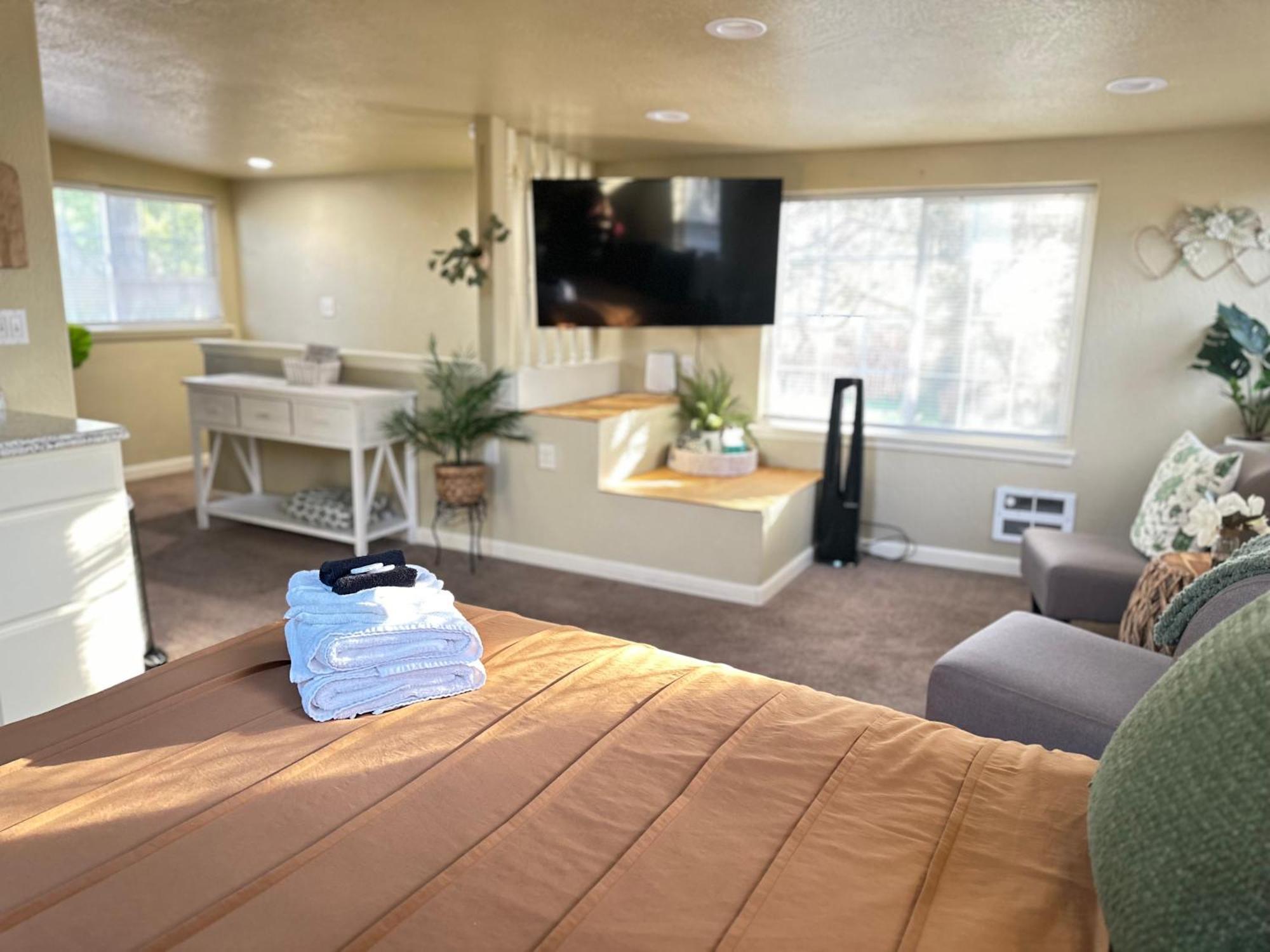 Near Downtown- Kitchen-Washerdryer-Parking Medford Luaran gambar